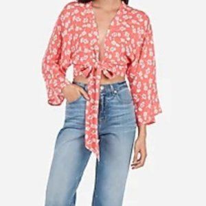 ✨BOGO 50% OFF ✨ NWT Express Floral Crop Shirt